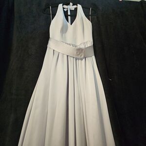 Women's White by Vera Wang Halter V-Neck Formal Gown Size 6 Lt Gray Bridesmaid
